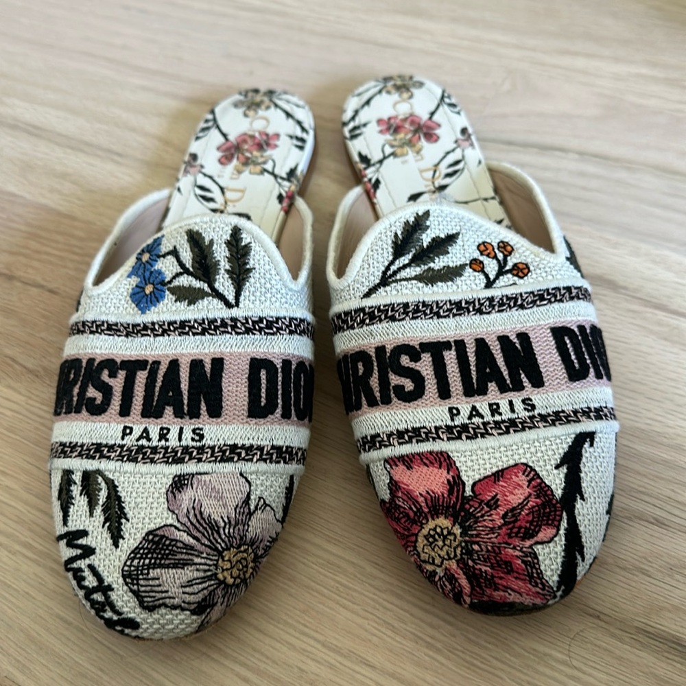 Dior embroidered mules. Size 37